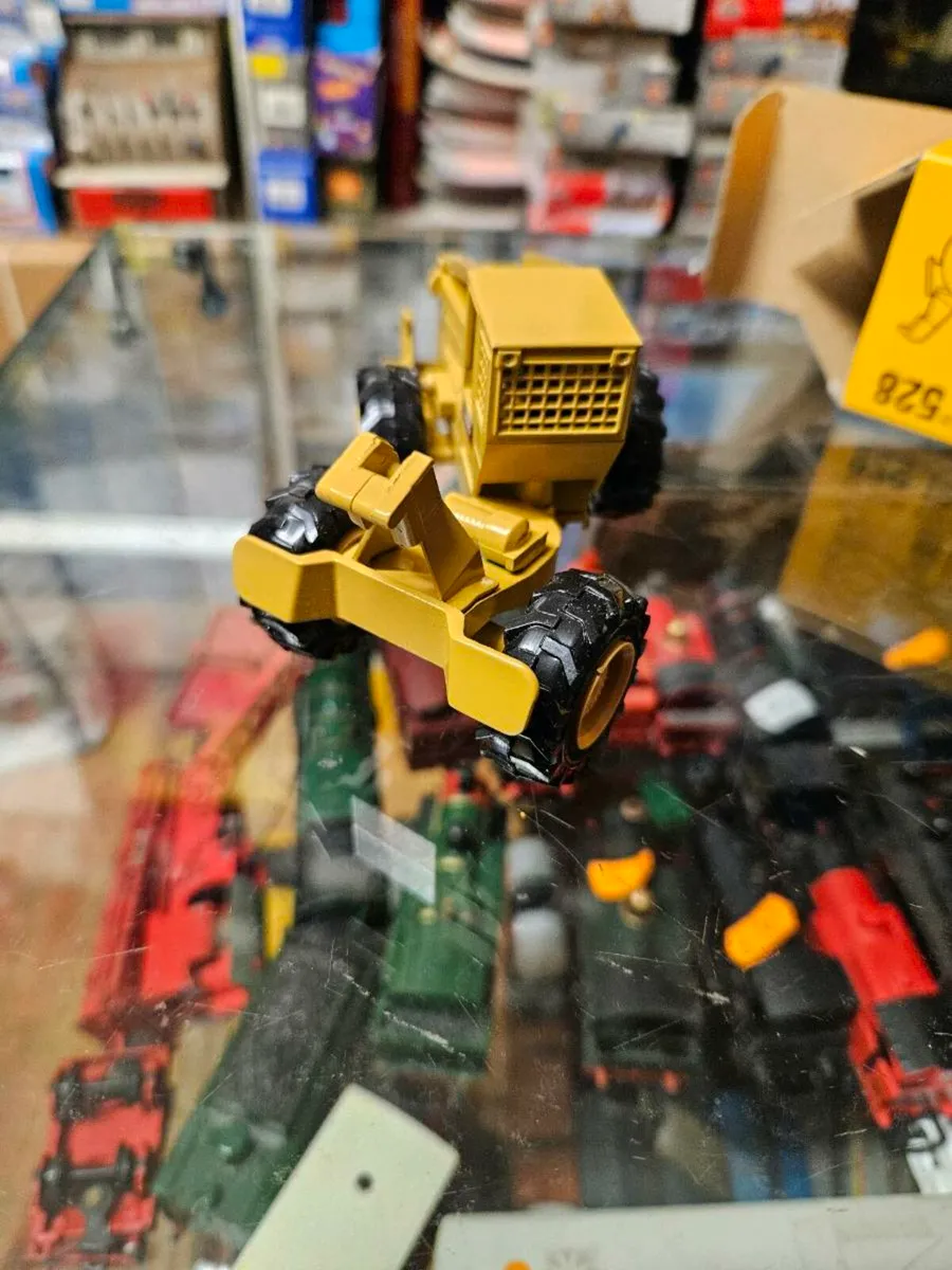 Corgi NZG Caterpillar Log Skidder - Image 3