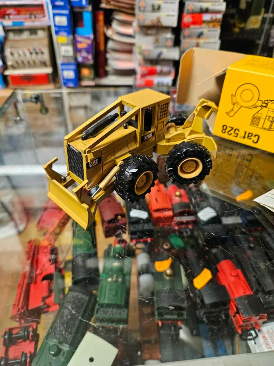 Corgi NZG Caterpillar Log Skidder - Image 4