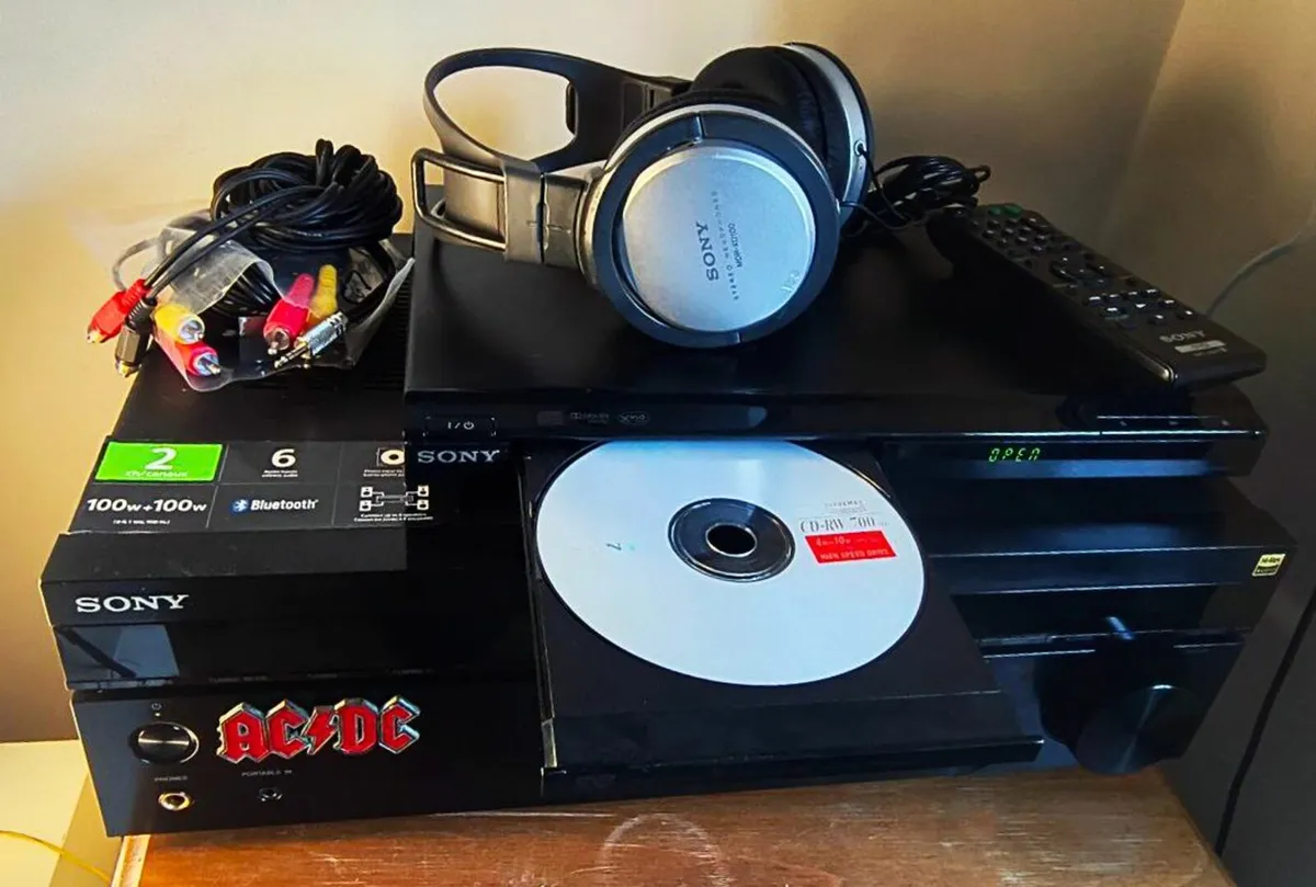 DVD Player Stereo Headphones  Amplifier Sony SET - Image 1