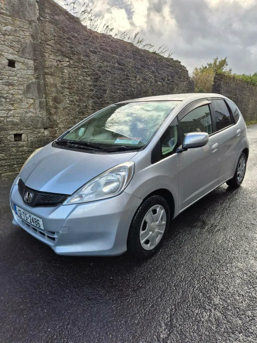 Honda fit 1.3 petrol hybrid - Image 3
