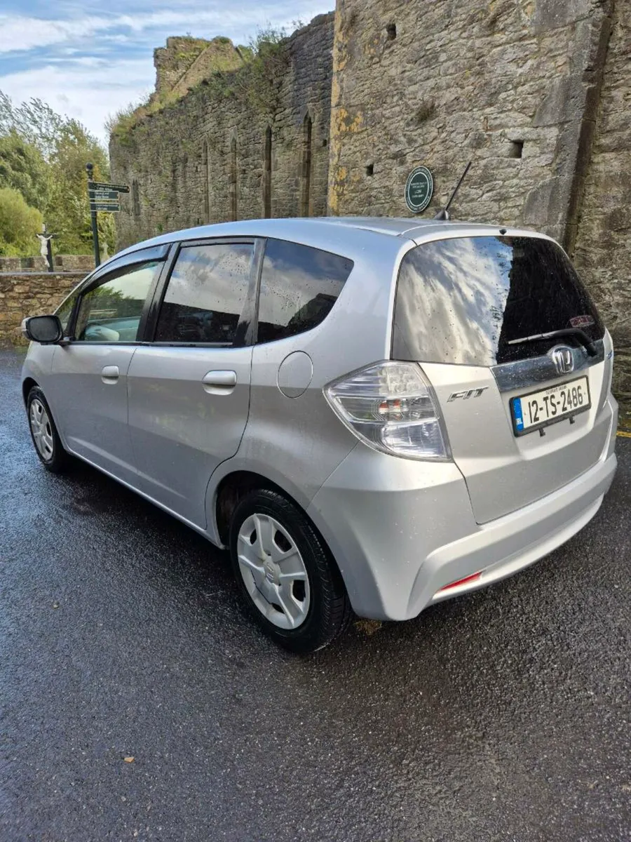 Honda fit 1.3 petrol hybrid - Image 4
