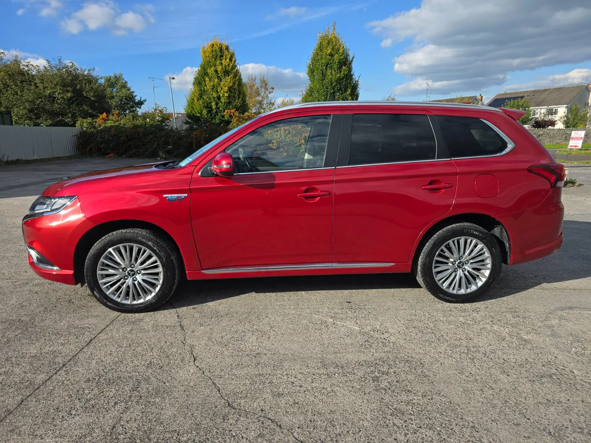 Mitsubishi Outlander PLUG IN HYBRID  2019 - Image 4