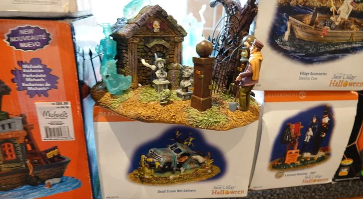 Halloween figures - Image 4