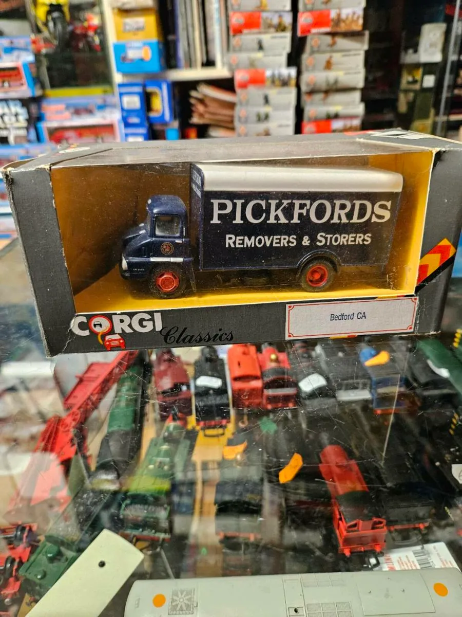 Corgi Bedford Pickfords Truck - Image 1