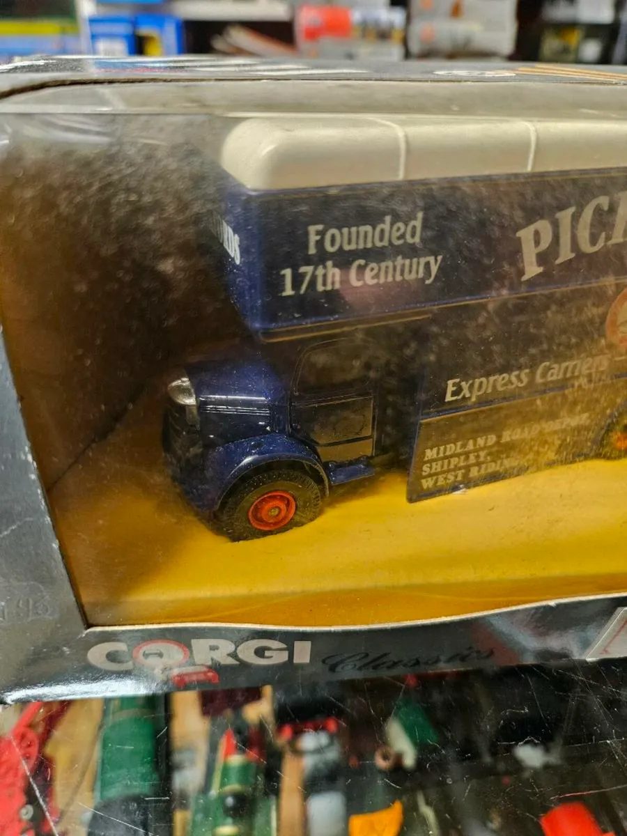 Corgi Bedford Pickfords Truck 1.50 - Image 2