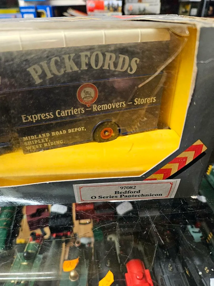 Corgi Bedford Pickfords Truck 1.50 - Image 3