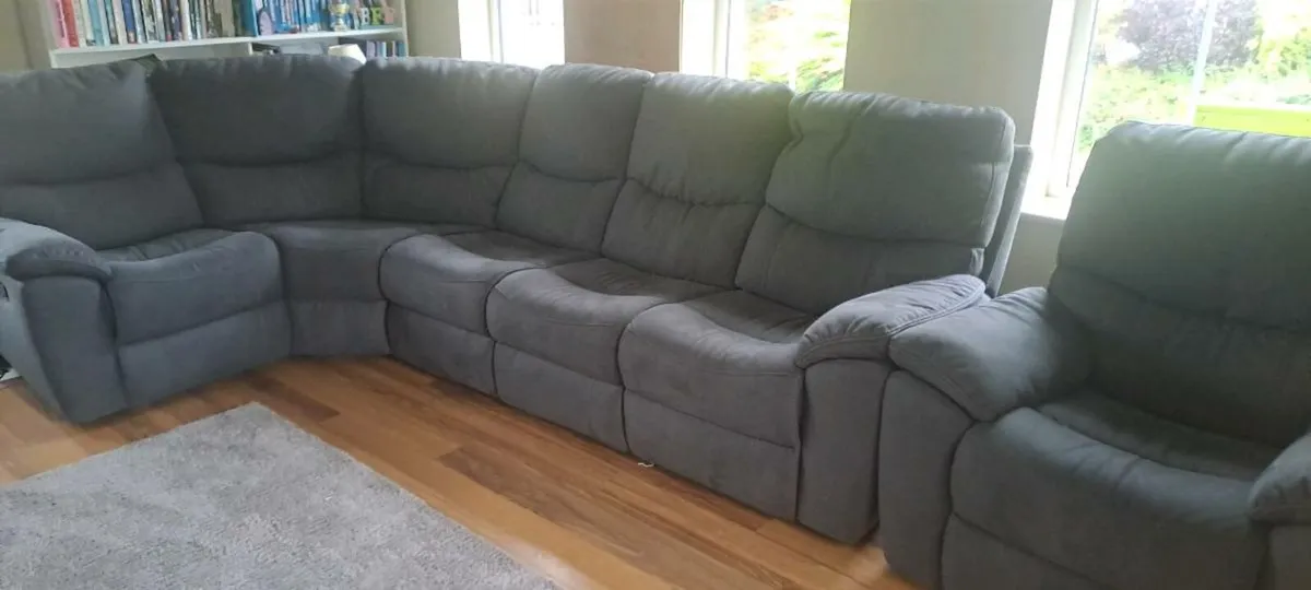 Corner couch and chair - Image 1