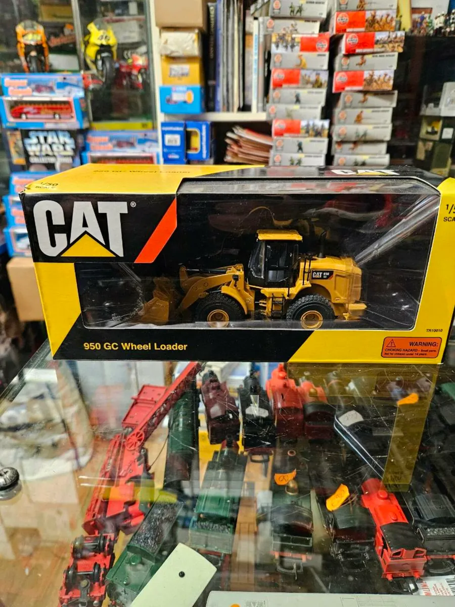 Corgi Norscot Caterpillar Loader 1.50 - Image 1