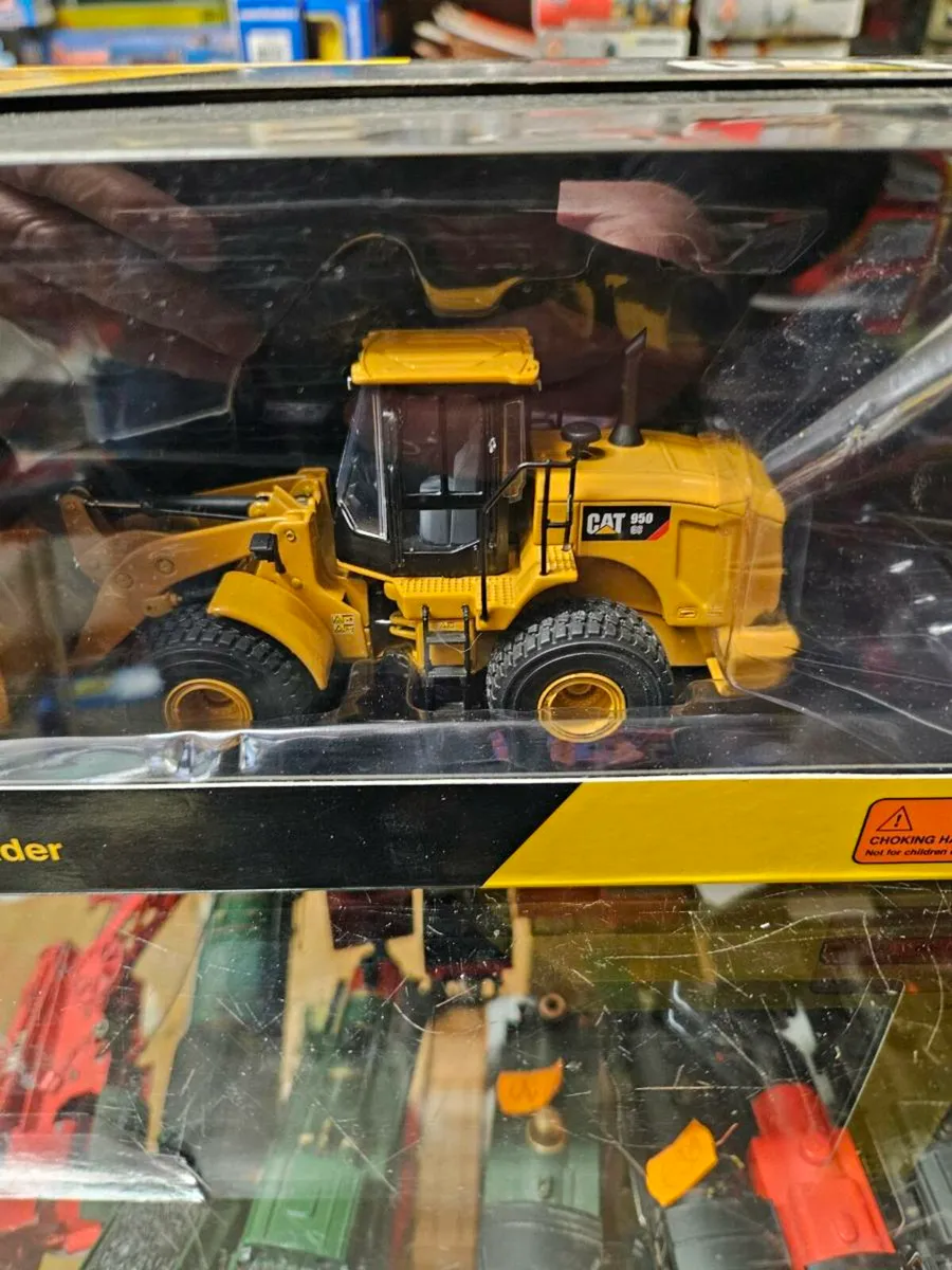 Corgi Norscot Caterpillar Loader 1.50 - Image 2
