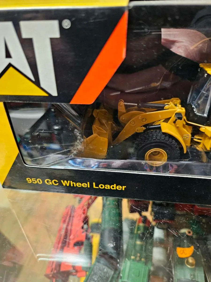 Corgi Norscot Caterpillar Loader 1.50 - Image 3