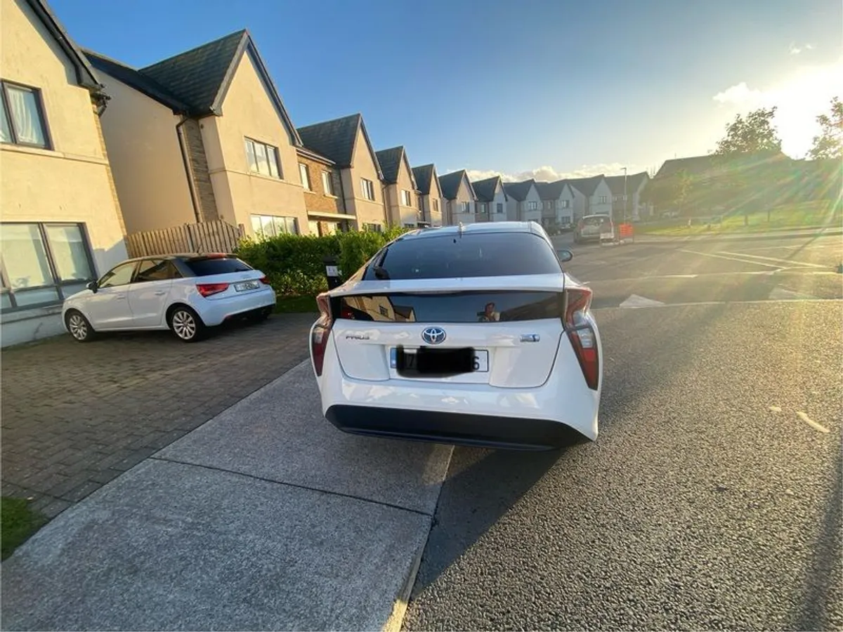 2017 Toyota Prius - Image 4