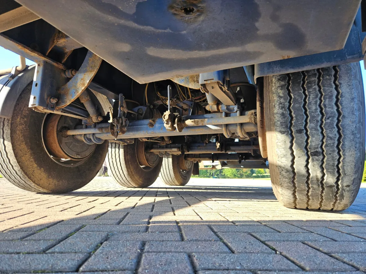 2014 Montracon Flat Moffet kit twist Locks posts - Image 4