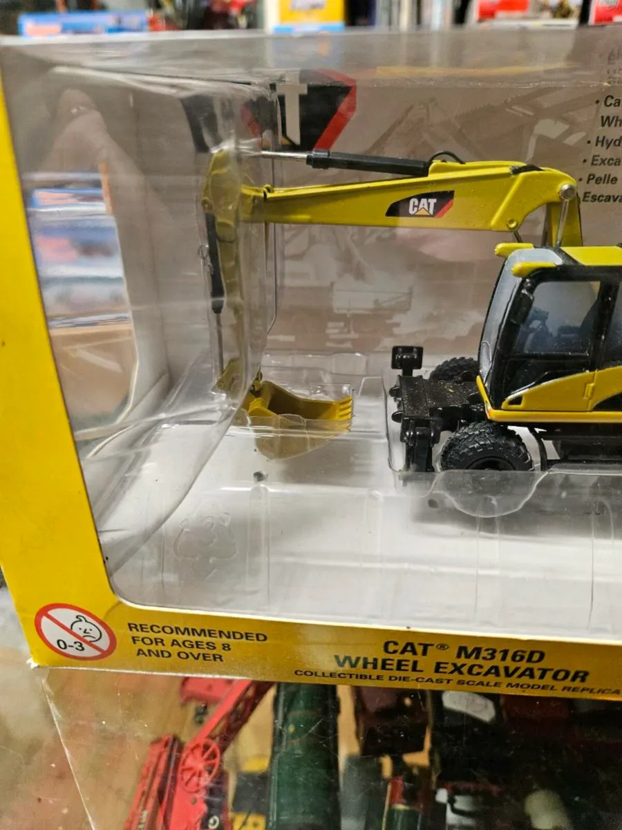 Corgi Norscot Caterpillar Wheeled Loader 1.50 - Image 2