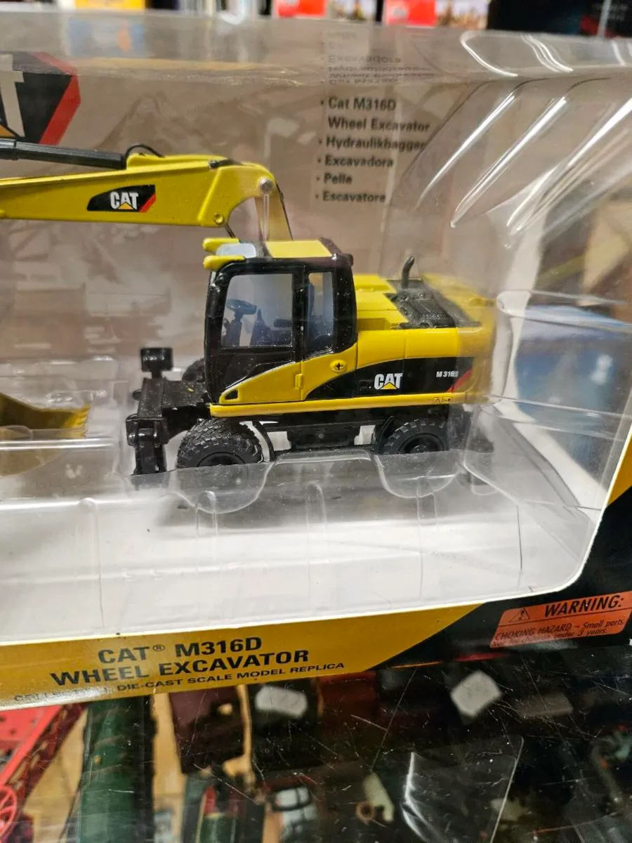 Corgi Norscot Caterpillar Wheeled Loader 1.50 - Image 3