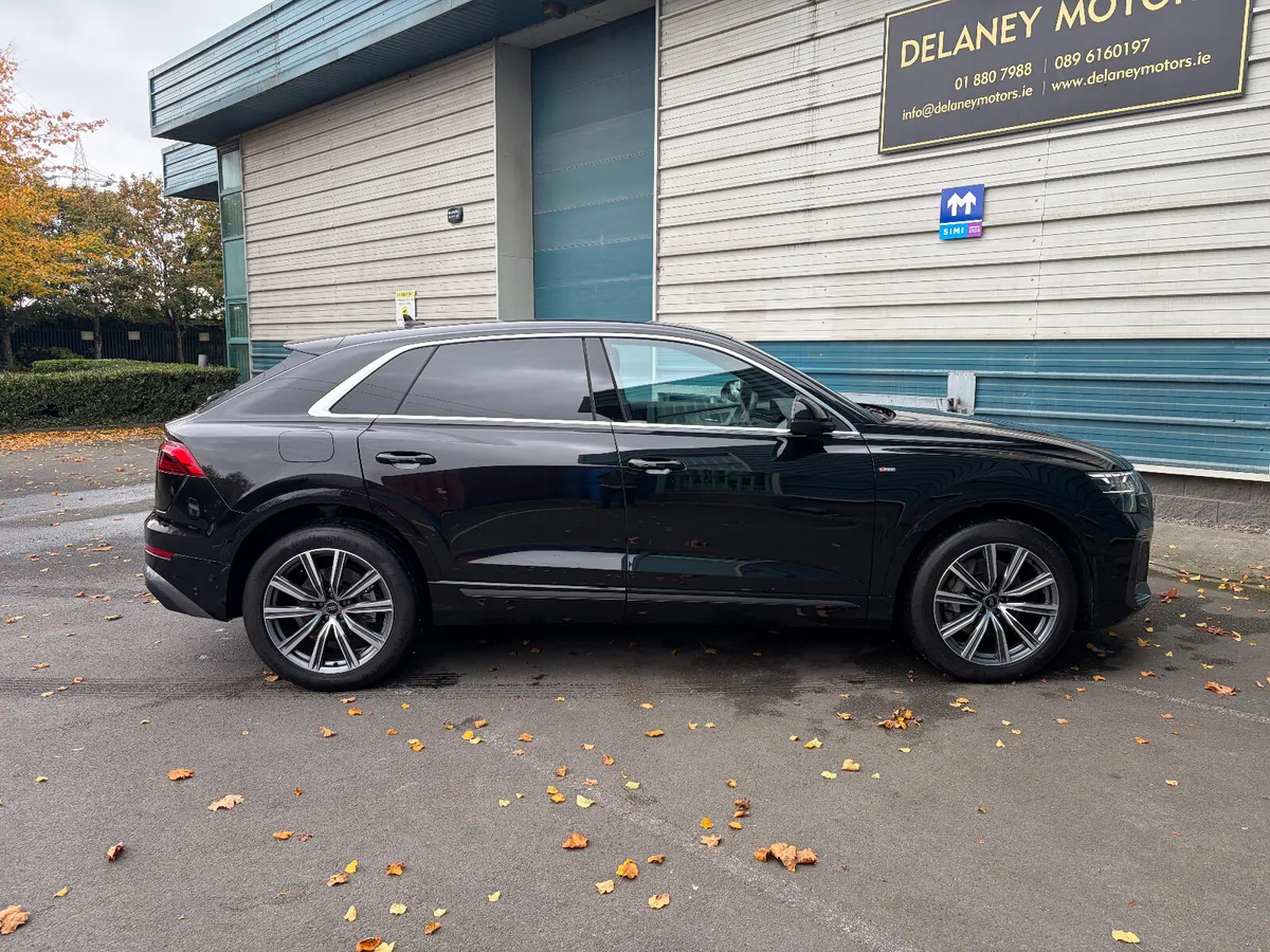 251 Audi Q8 N1 2 Seat Commercial - Image 4