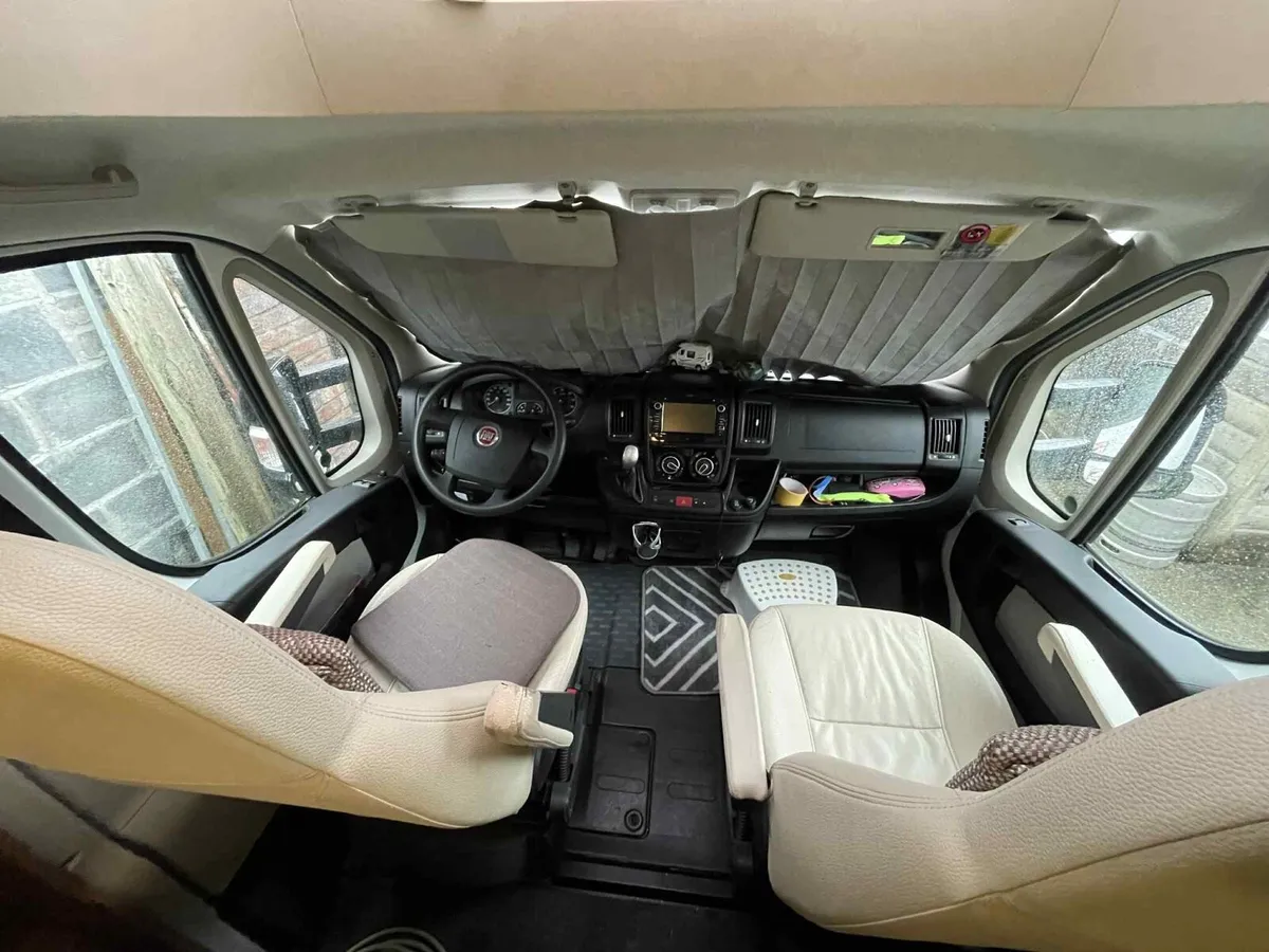 2015 Burstner Ixeo IT735 - Image 2