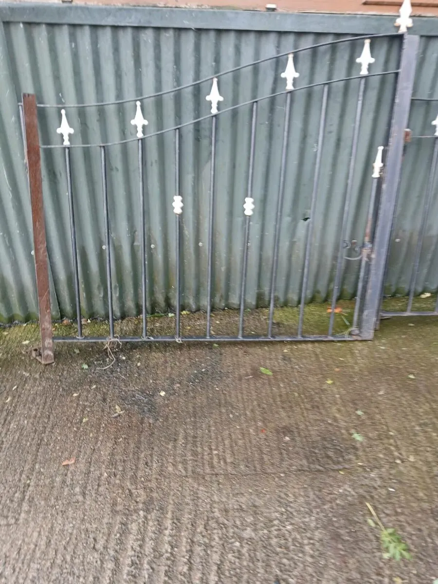 gates - Image 1