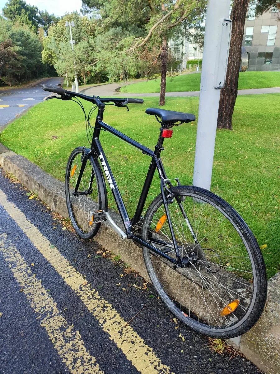 Trek FX 2 Hybrid Bike - Image 4