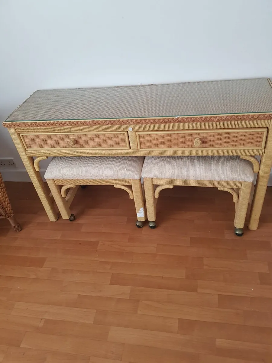 Table and Chairs - Image 1