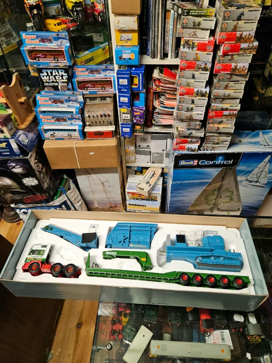 Corgi MAN Tractor Unit and Trailer with Crusher Li - Image 3