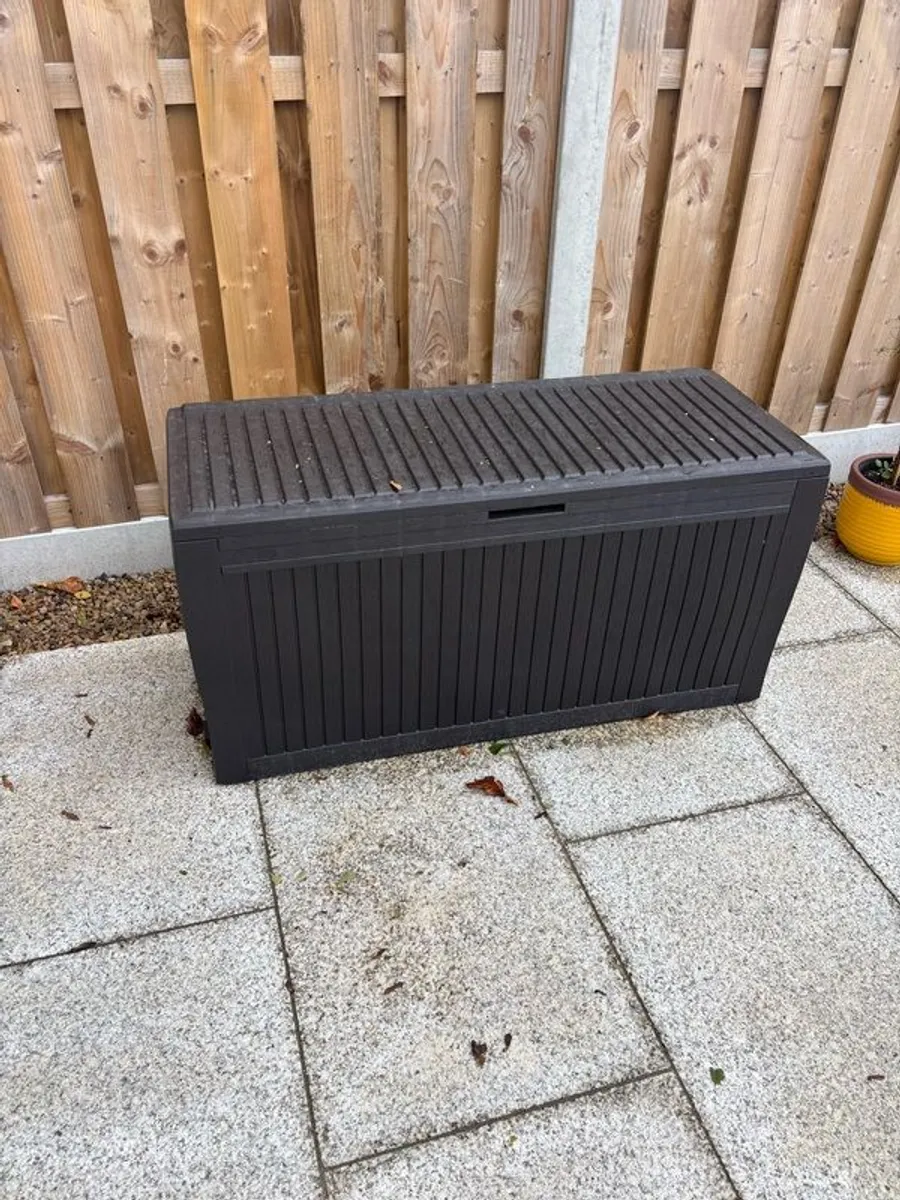 Keter storage box outdoor - Image 2