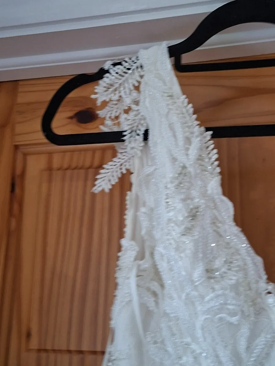 Wedding dress - Image 2