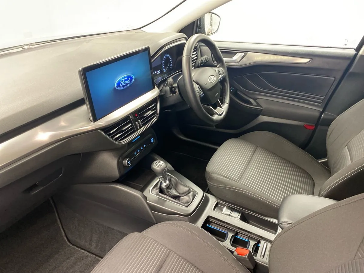 Ford Focus Titanium 1.0l Ecoboost 125PS Mhev - Image 3