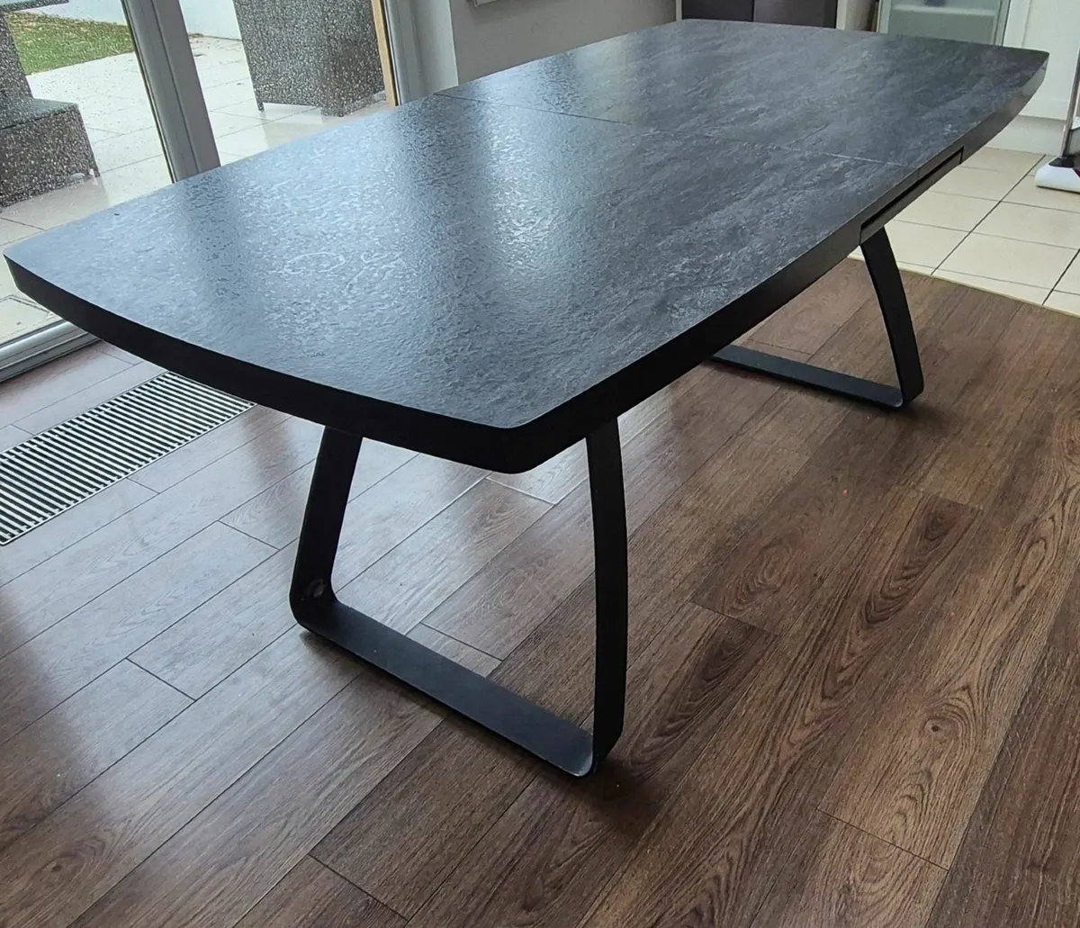 Dining table - Image 2