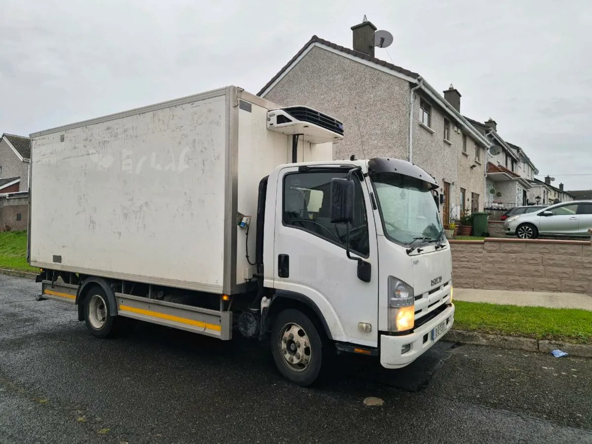 Isuzu 7.5t tail lift - Image 1