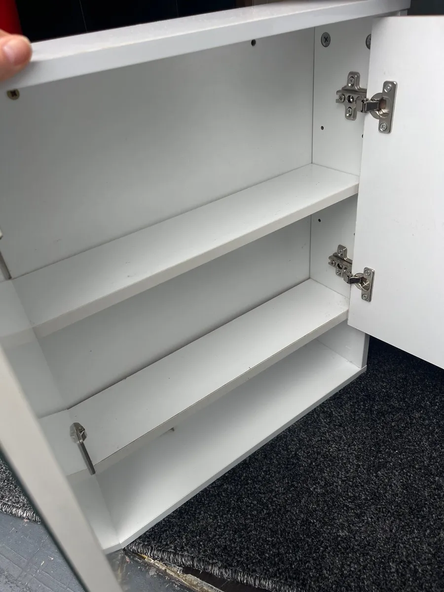 Bathroom unit - Image 2