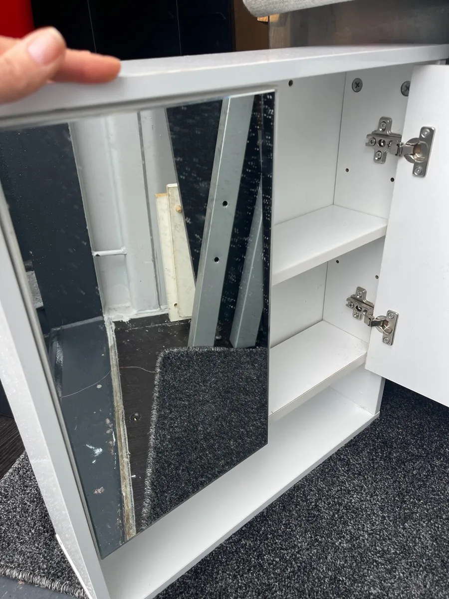 Bathroom unit - Image 3