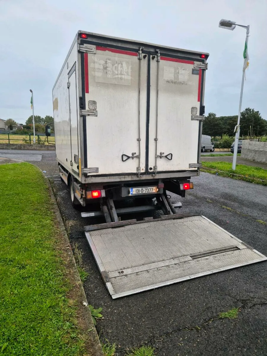 Isuzu 7.5t tail lift - Image 3