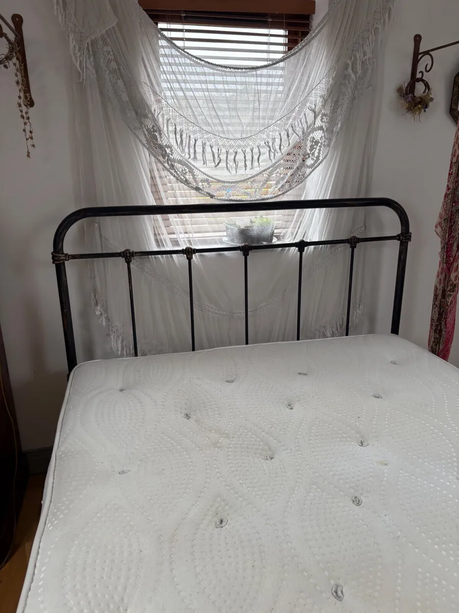 King size metal bed and matress - Image 1