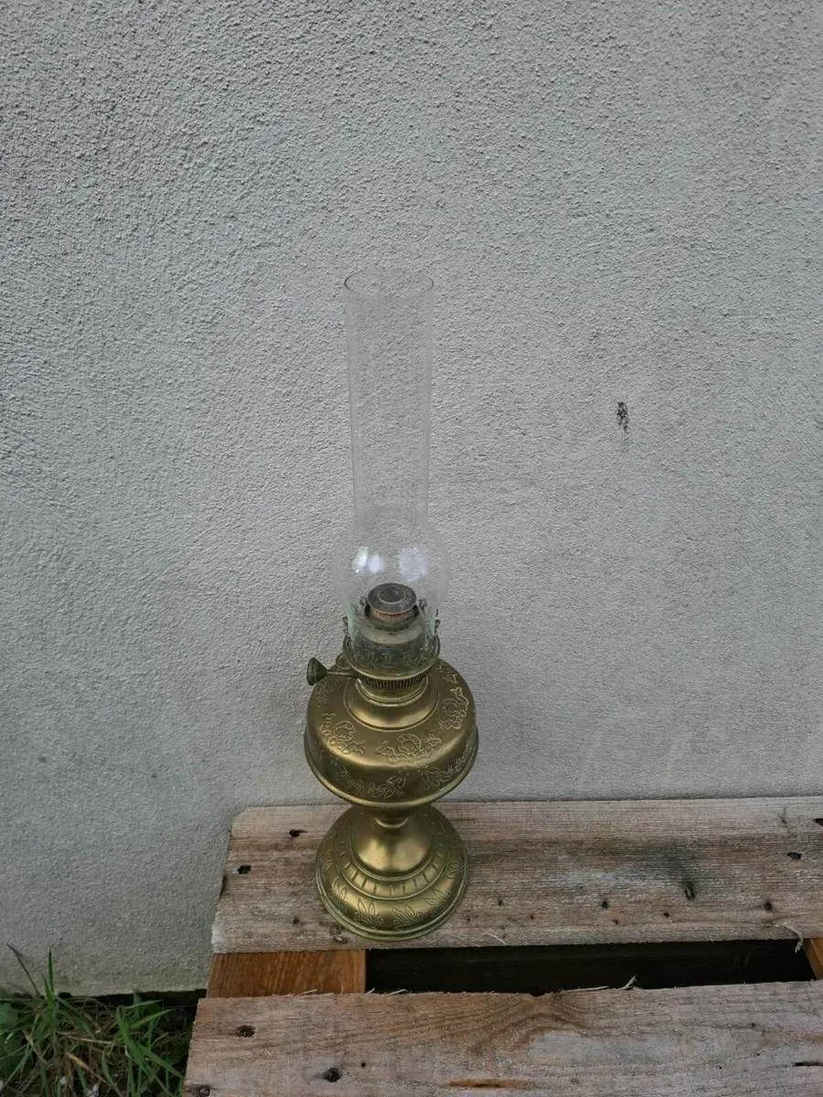 Brass parafin oil lamp postage possible - Image 2