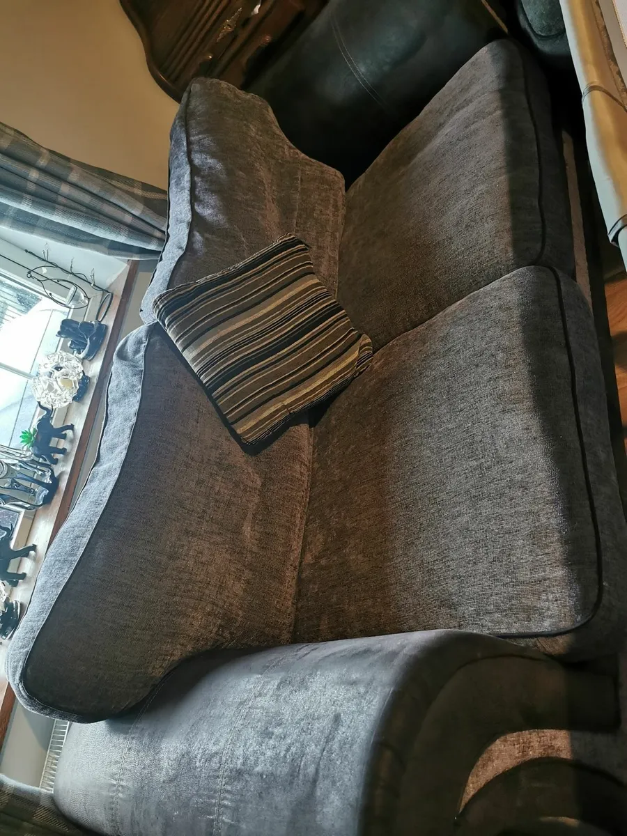 Couch - Image 4