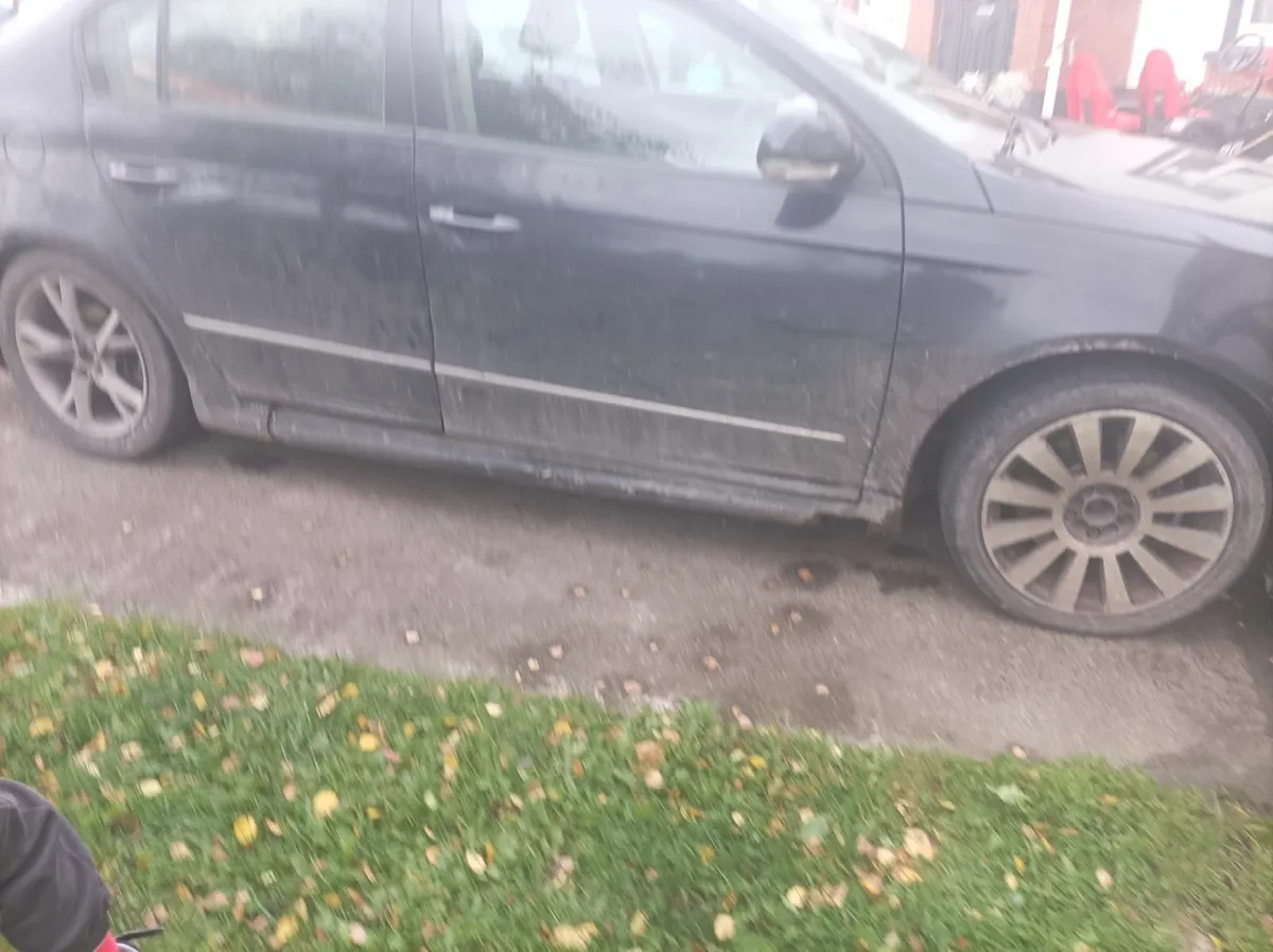 Volkswagen Passat 2010 - Image 1