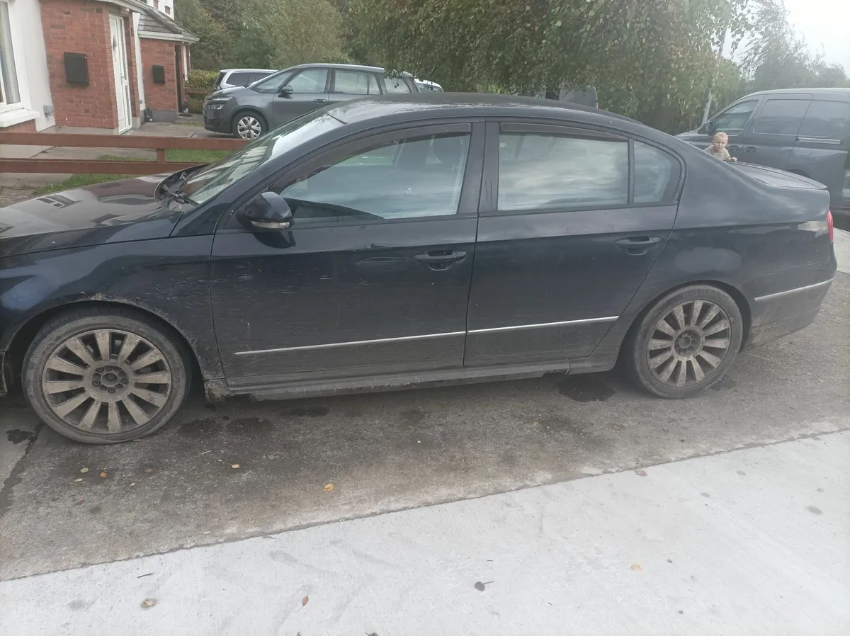Volkswagen Passat 2010 - Image 2