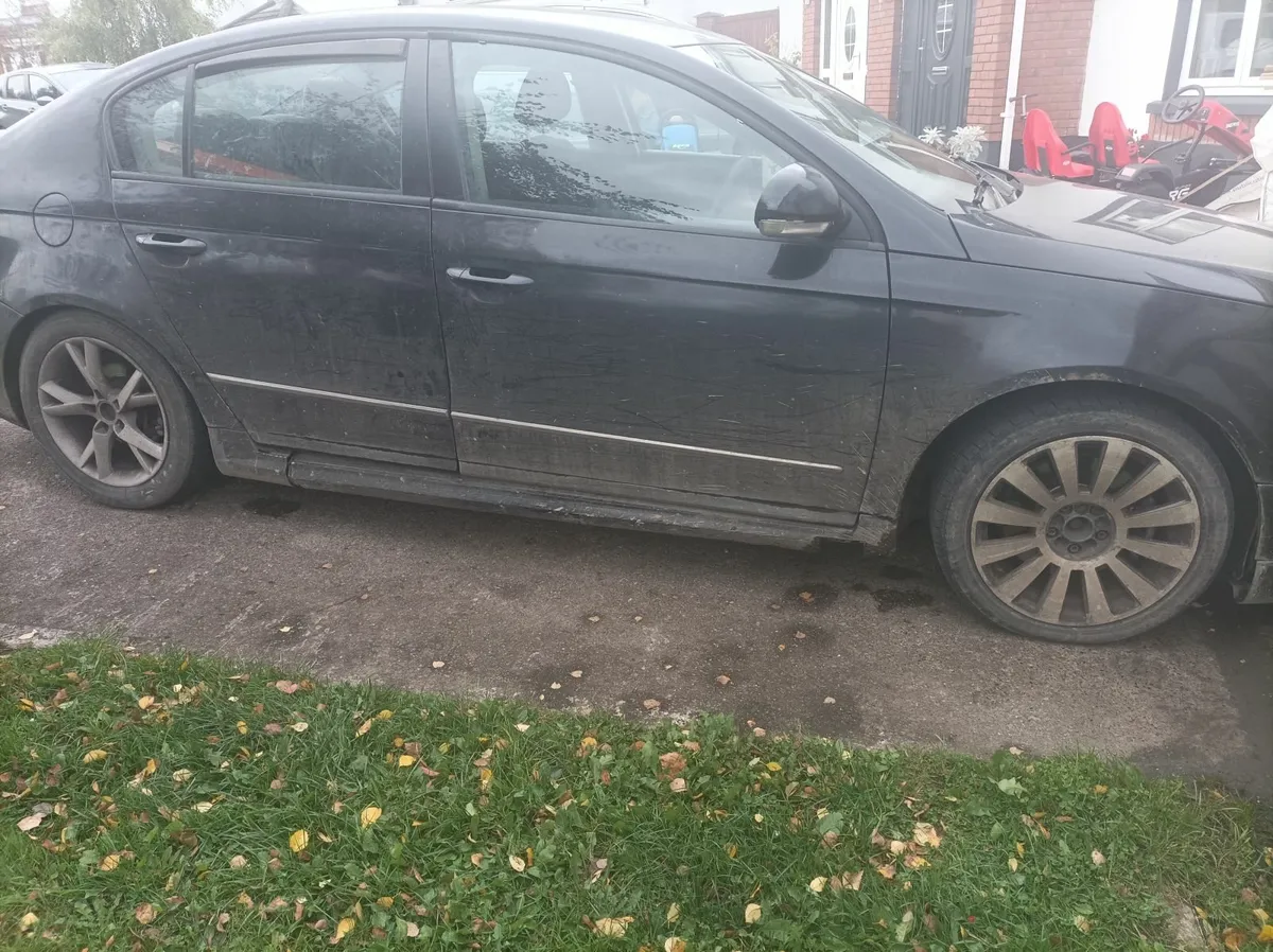 Volkswagen Passat 2010 - Image 3