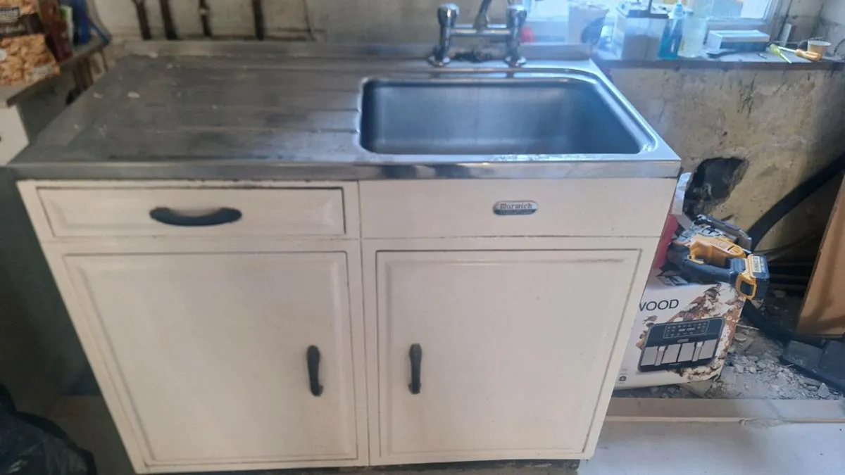 Retro kitchen sink unit - Image 1