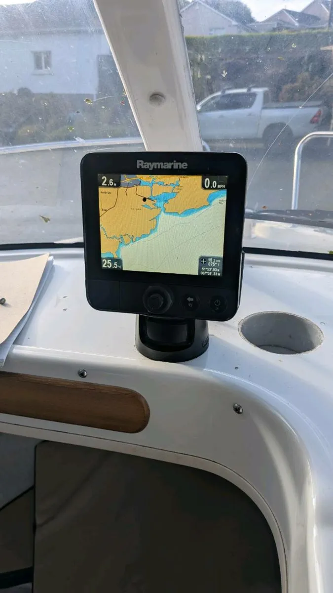 Raymarine dragonfly 6 fishfinder / chartplotter - Image 1