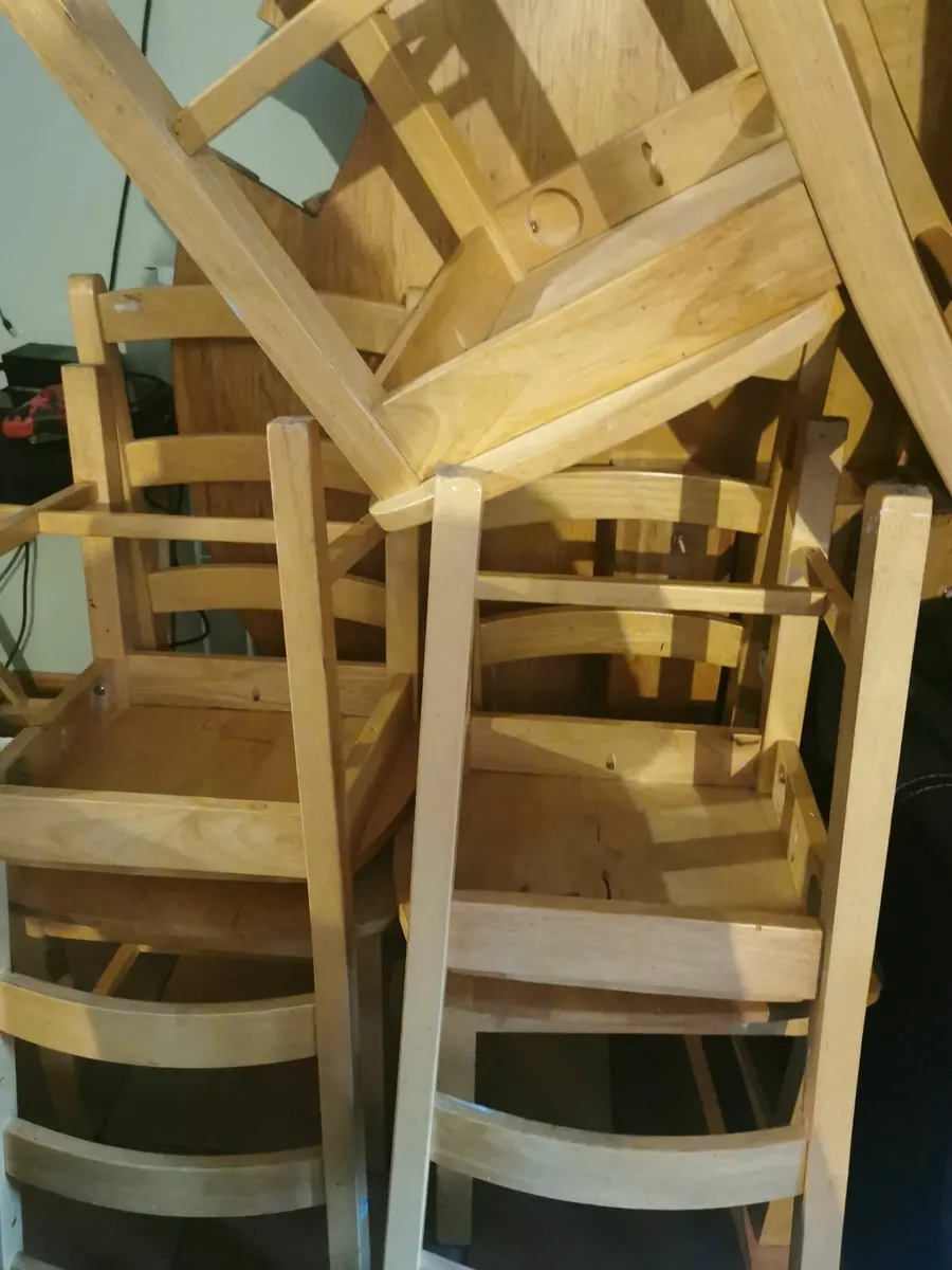 Table and chairs - Image 2