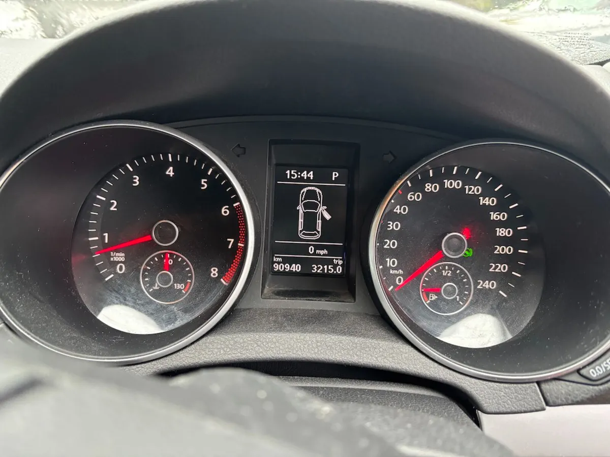 Volkswagen Golf 2011 Highline 91000KM - Image 3