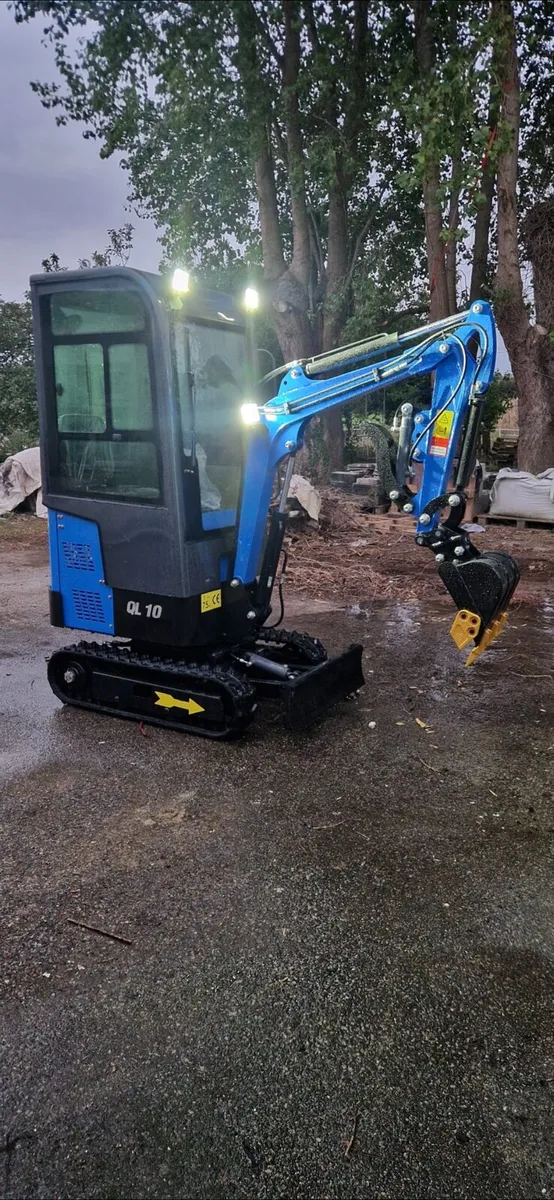 Mini Digger 1 ton w/9 attachments Qilu Excavator - Image 1