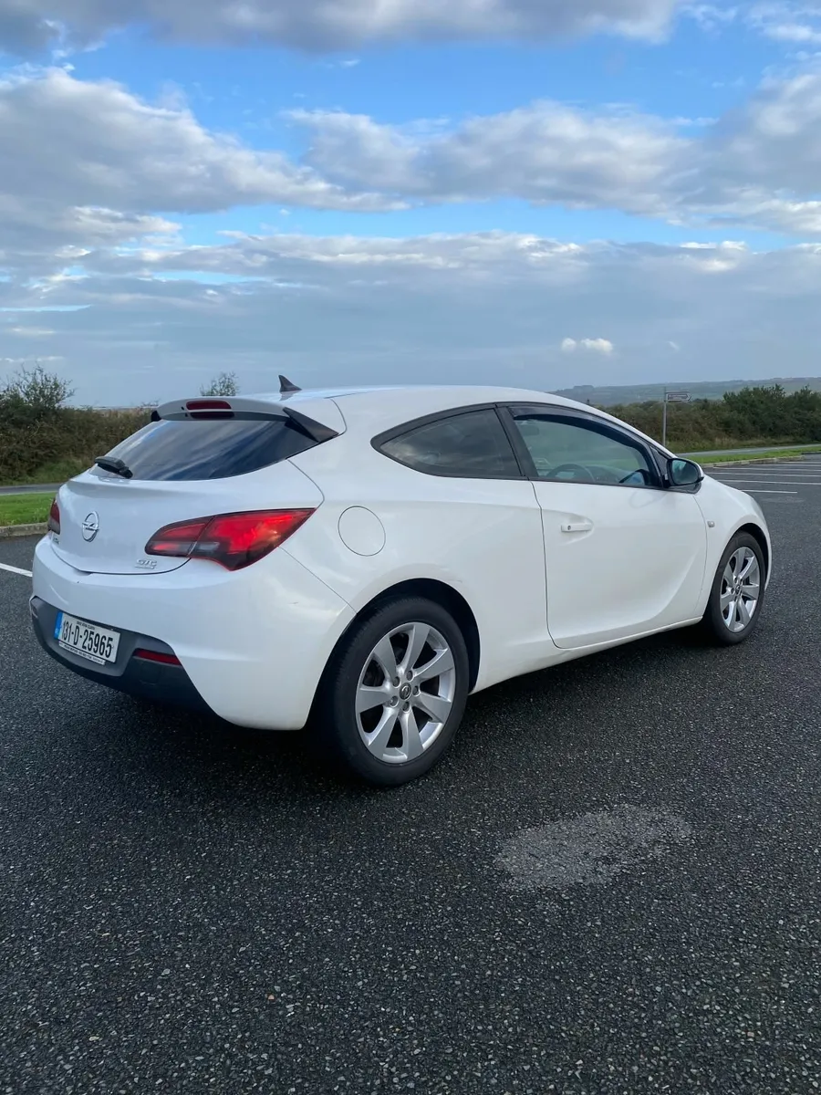 Opel Astra 2013 - Image 2