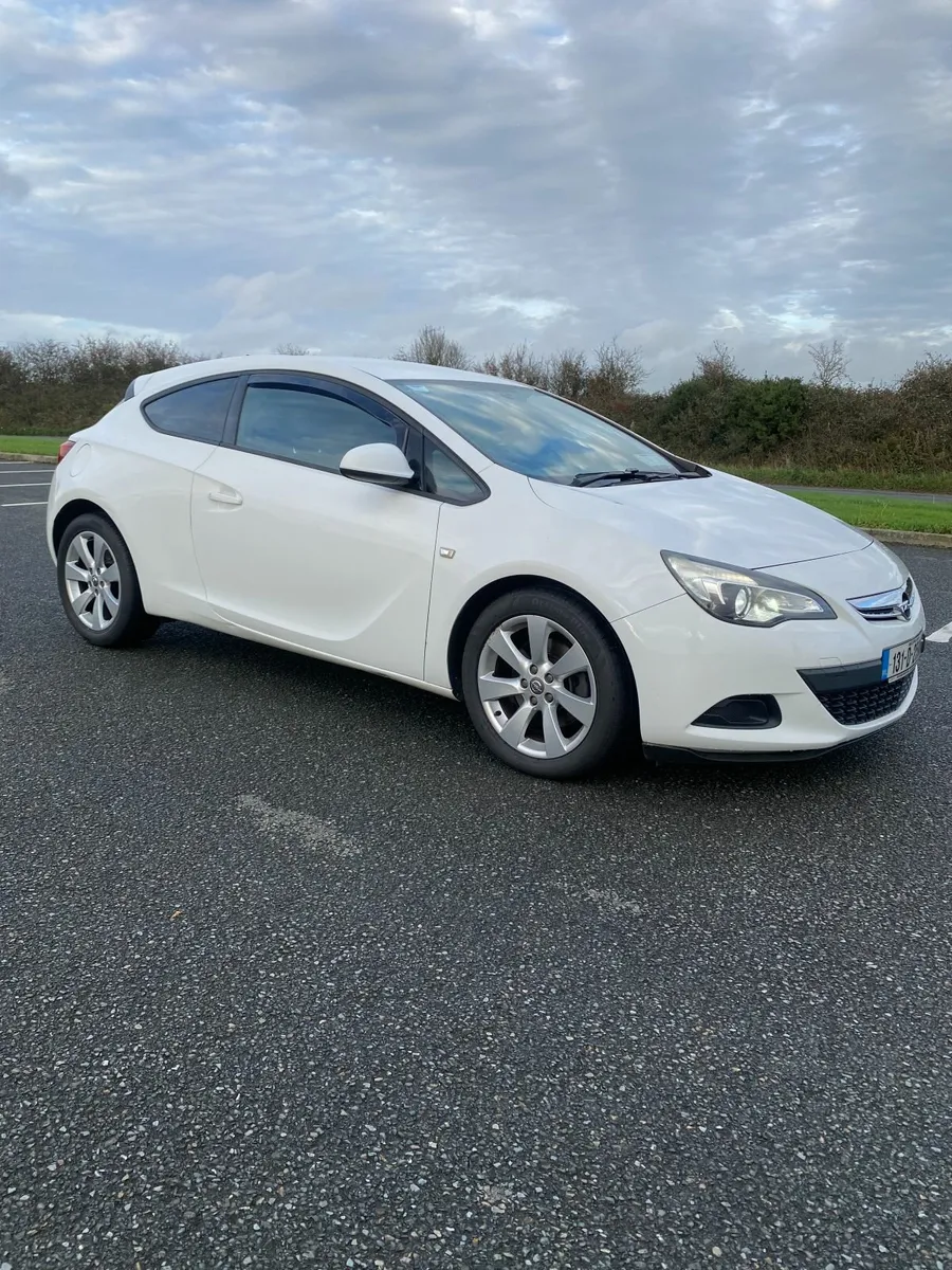 Opel Astra 2013 - Image 1