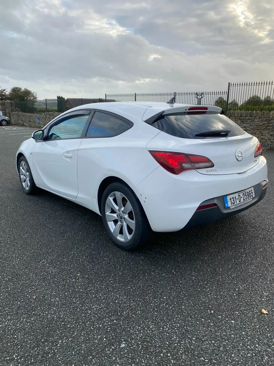 Opel Astra 2013 - Image 4