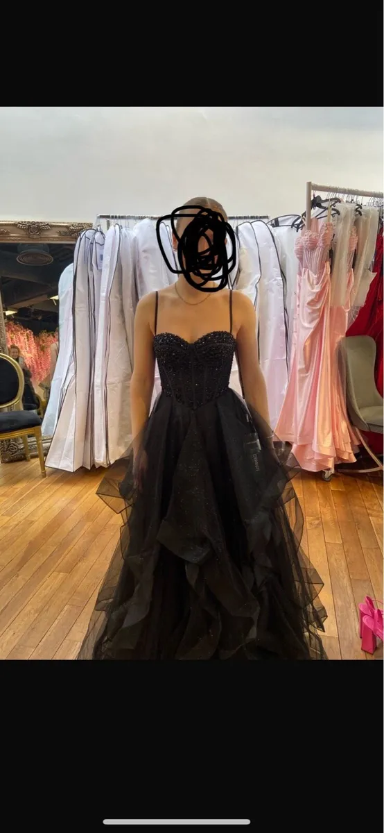 Dani’s closet Hollywood debs dress - Image 4