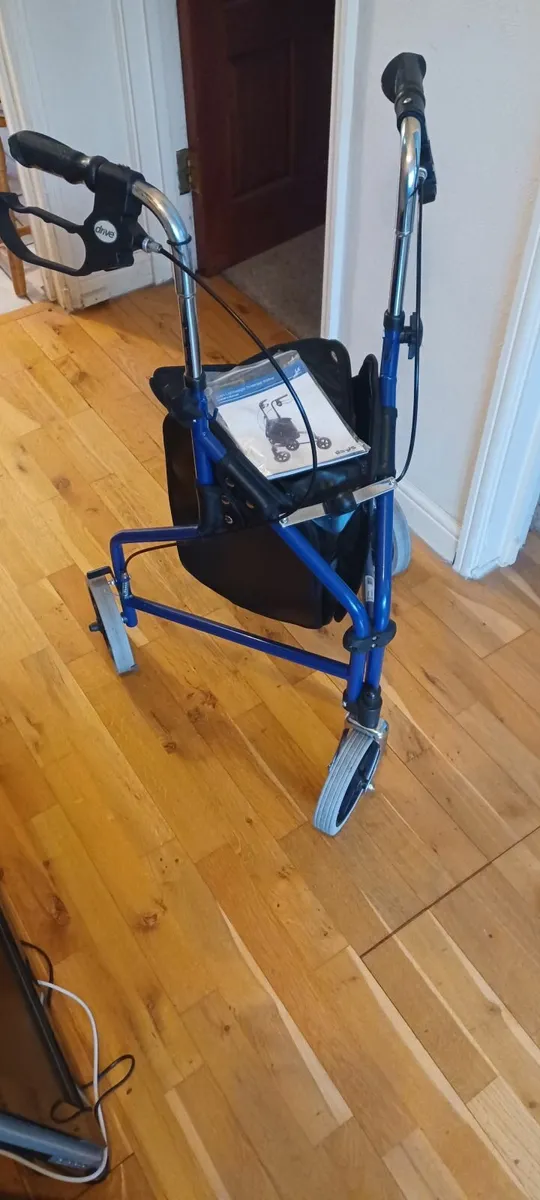 Rollator - Tripod. - Image 1