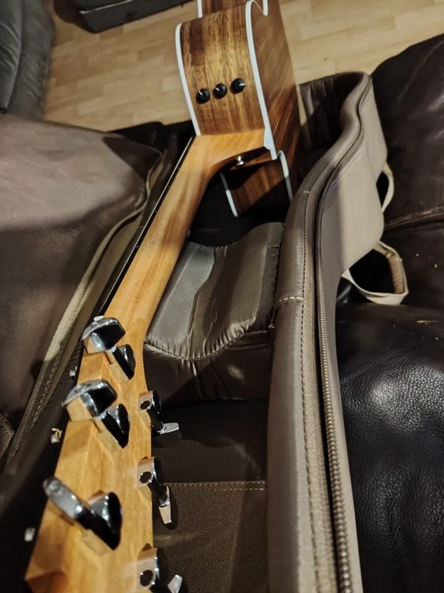 Taylor guitar - Image 2