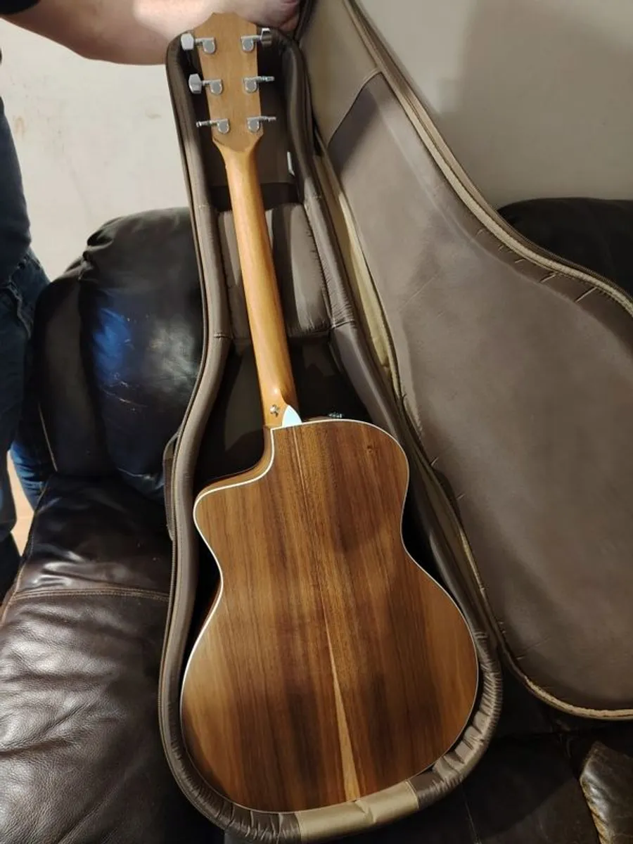 Taylor guitar - Image 3